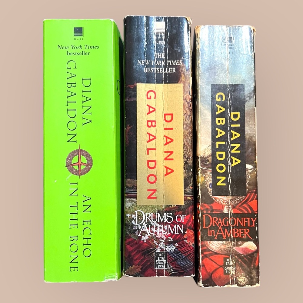 Diana Gabaldon - 3 Outlander series paperbacks